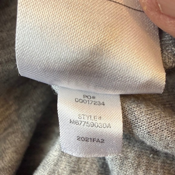 VINCE Gray Crewneck Long Sleeve Sweatshirt Men's Size M V-Neck Accent - Picture 9 of 9